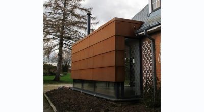boîte suspendue dans les airs